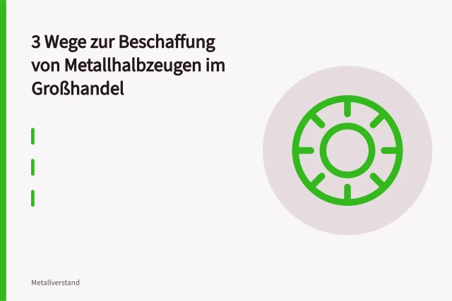 Gestapelte Stahlcoils und Aluminiumprofile im Metallgroßhandel. 3 Wege zur Beschaffung von Metallhalbzeugen im Großhandel